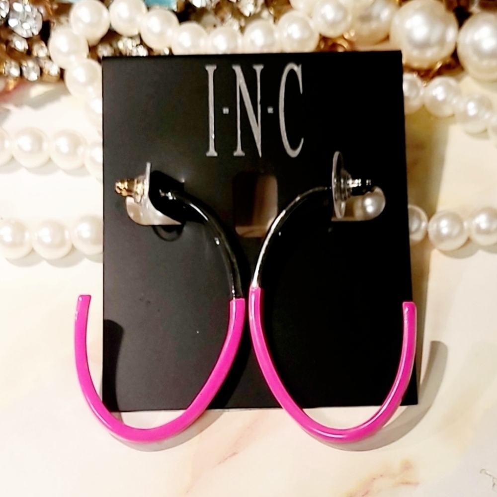 NWT Gunmetal & Neon Pink Open Hoop Earrings